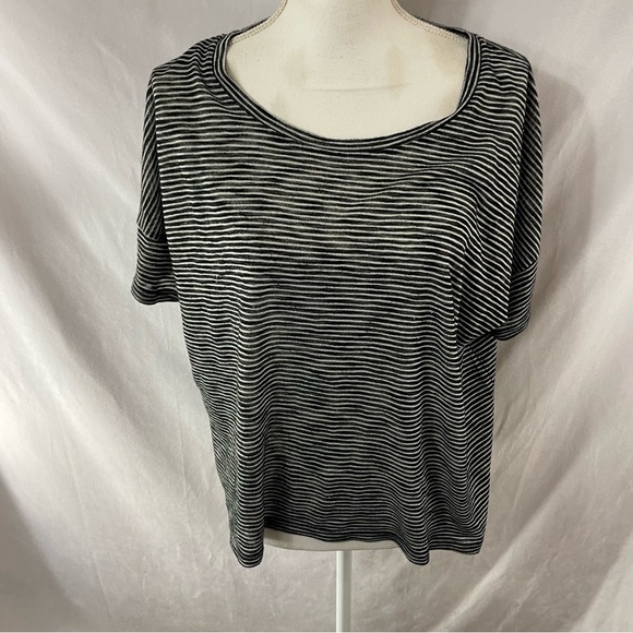 Old Navy Black stripe short sleeve top - Picture 1 of 13
